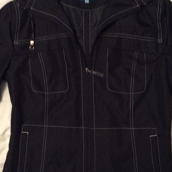 Lightweight windbreaker - Picture 4 of 7